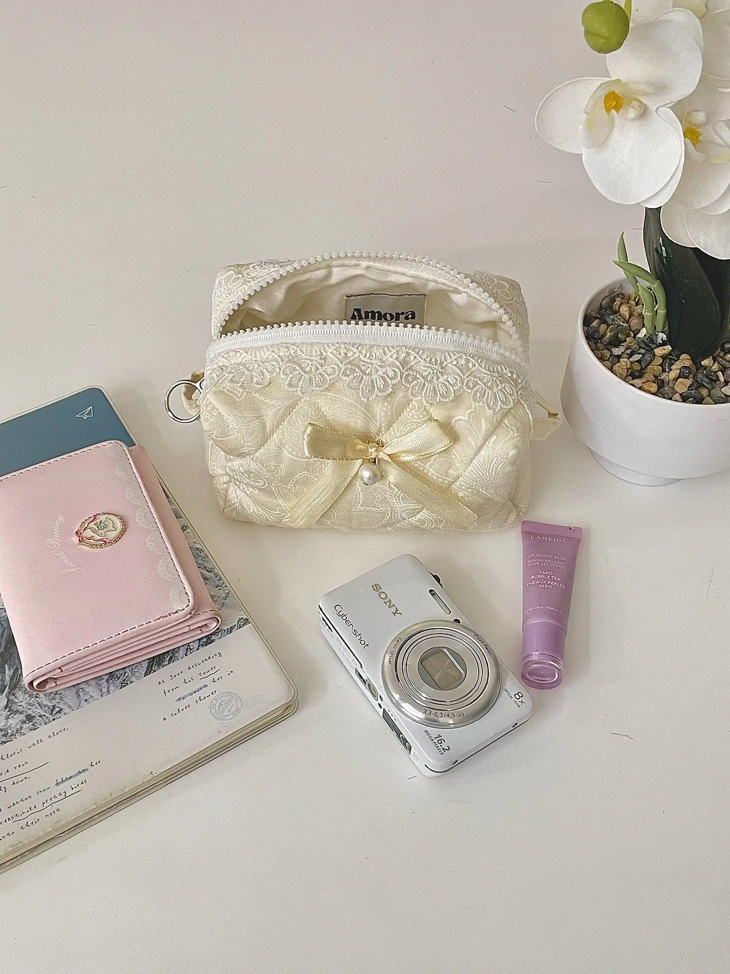 Amora Ivory Edition - Yuki  Quilted Beauty Case Amora