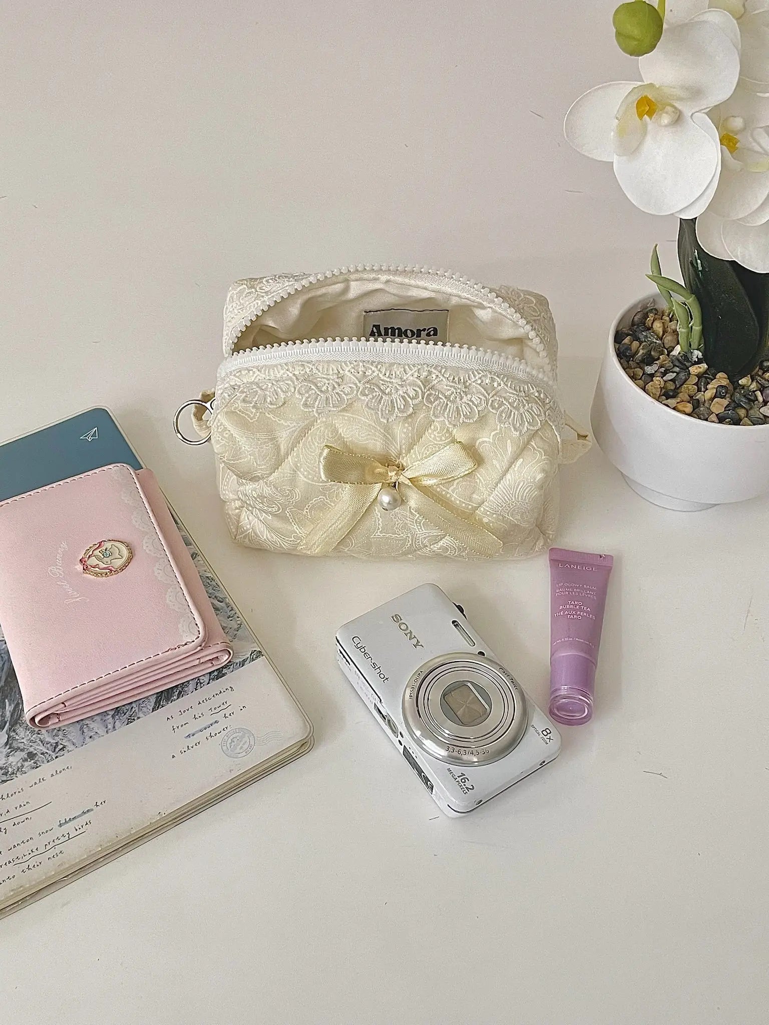 Amora Ivory Edition - Yuki  Quilted Beauty Case Amora