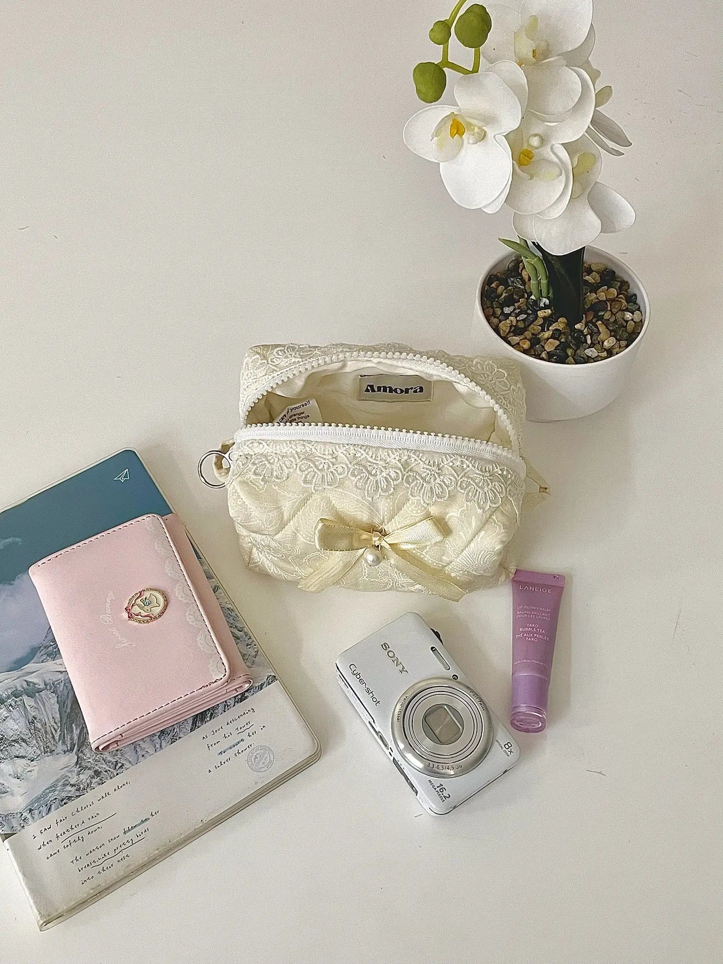 Amora Ivory Edition - Yuki  Quilted Beauty Case Amora
