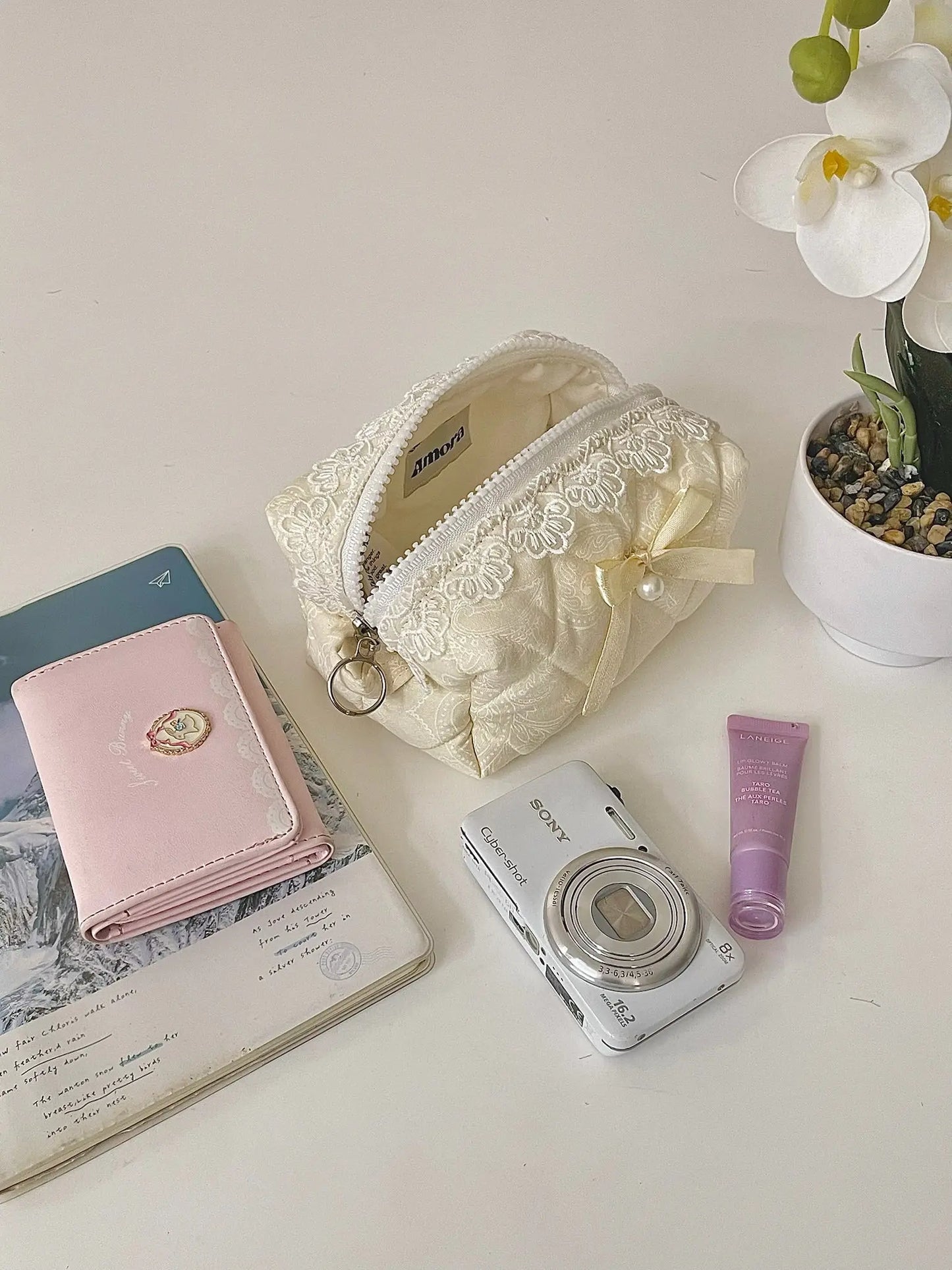 Amora Ivory Edition - Yuki  Quilted Beauty Case Amora
