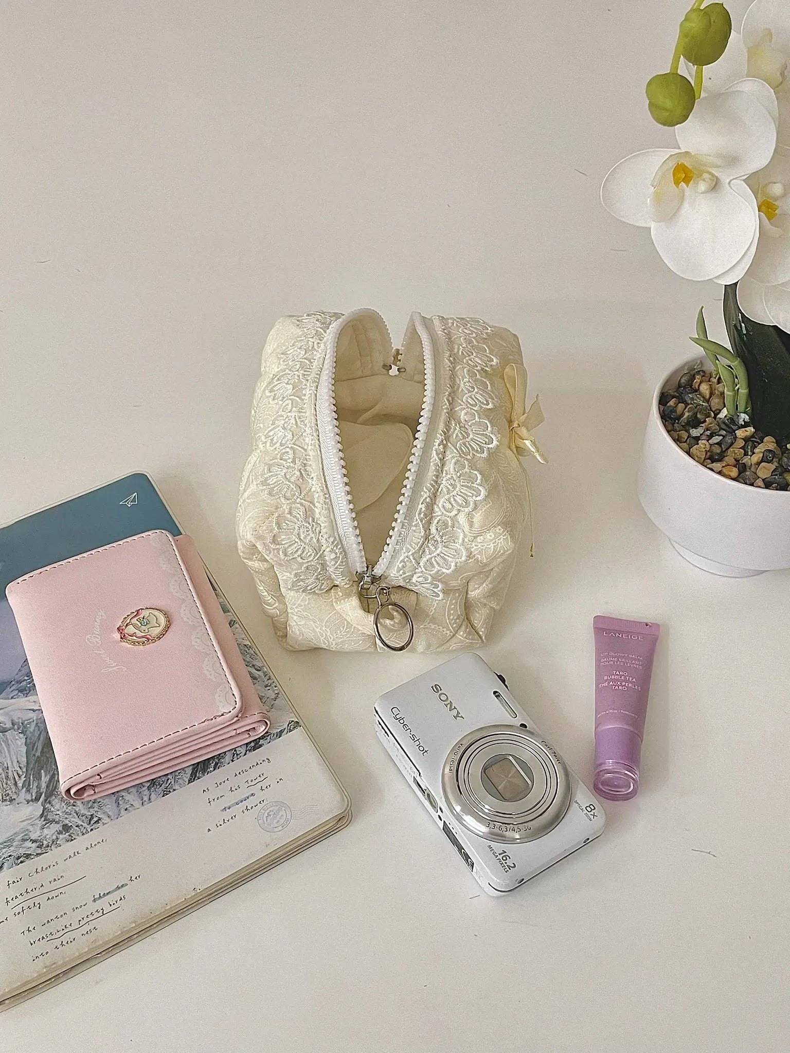 Amora Ivory Edition - Yuki  Quilted Beauty Case Amora